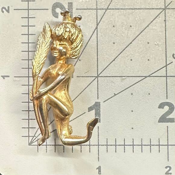 Hobé Hobe vintage gold tone kneeling woman with leaf figural brooch pin - Picture 6 of 6